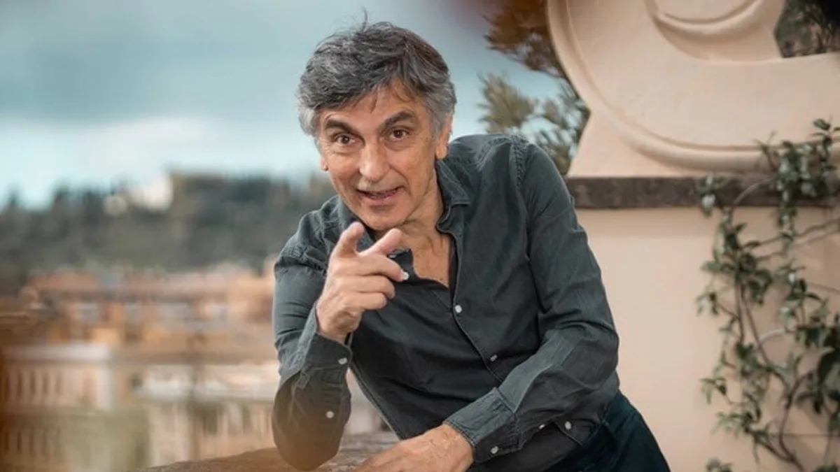 🎭 Vincenzo Salemme alla Reggia di Caserta: il 17 settembre &ldquo;...e fuori nevica!&rdquo; celebra 50 anni di teatro