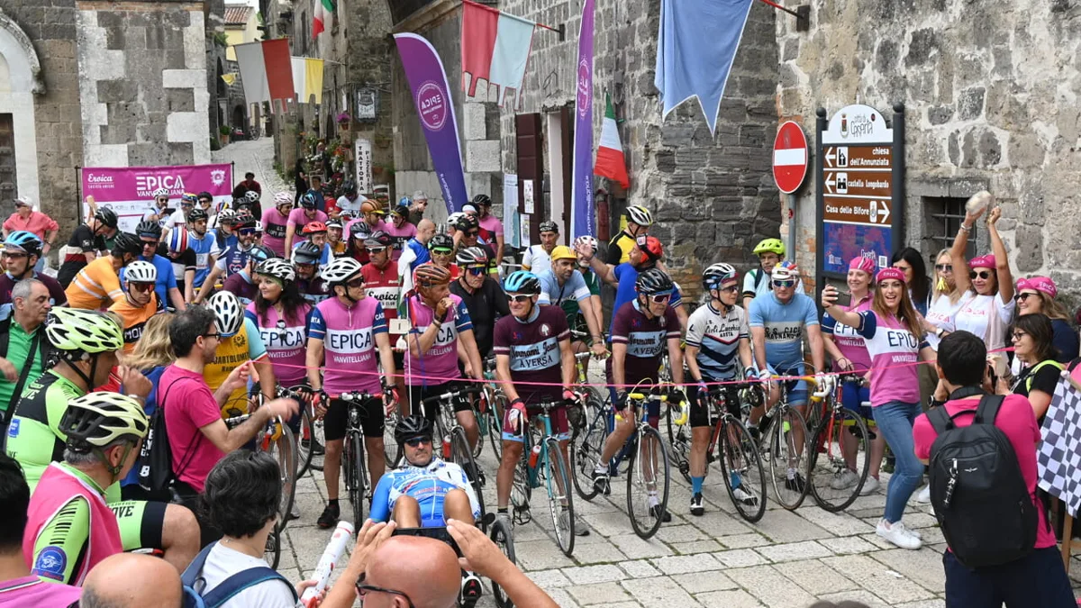 🚴 &ldquo;Epica Vanvitelliana&rdquo;: il fascino del ciclismo d&rsquo;epoca tra le meraviglie borboniche di Caserta