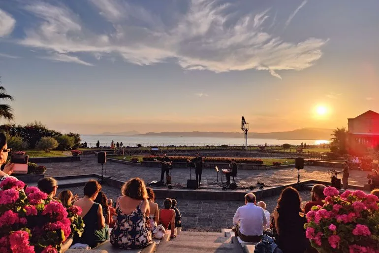 🎶 Concerti al Tramonto a Pietrarsa: gran finale con i successi degli anni &rsquo;90 e 2000