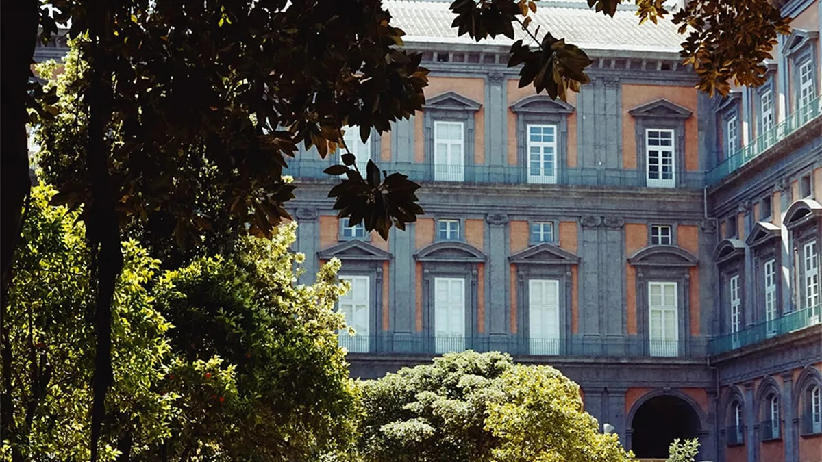 👩&zwj;🦰 &ldquo;Destinazione donna: itinerari femminili a Napoli&rdquo; tra storia, cultura e luoghi al femminile