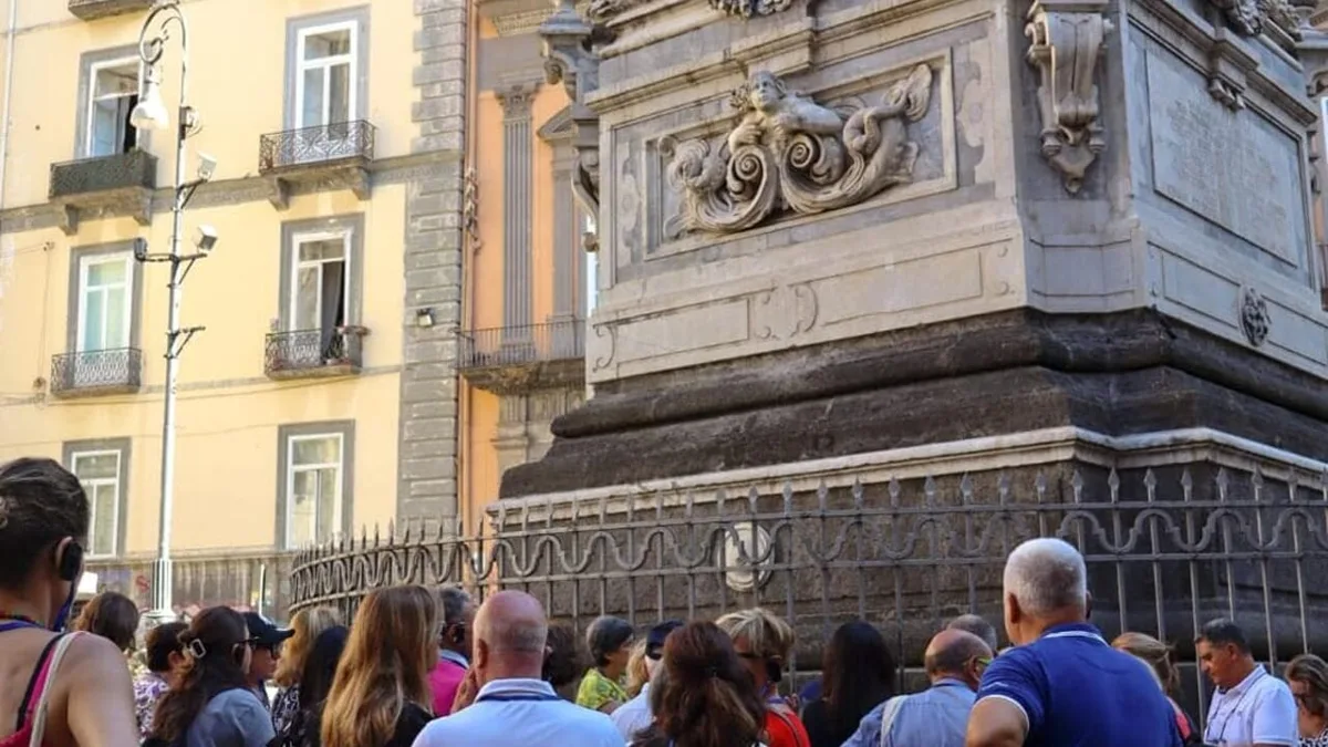 🕵️ Tour del Giallo a Napoli: passeggiate gratuite tra misteri, cronaca nera e letteratura