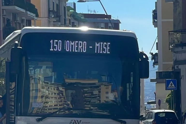 🚌🌊 Torna il Bus del Mare EAV 150 Vomero&ndash;Miseno: orari, fermate e informazioni utili